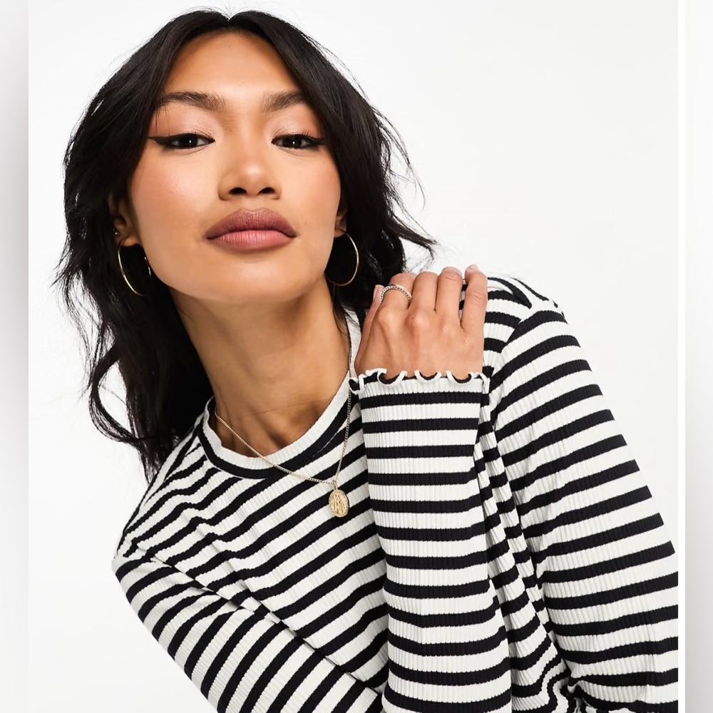 NWT ASOS • Vila lettuce edge long sleeved ribbed top in black stripe XL